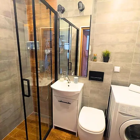 2-rm. Skyline View. Center. *